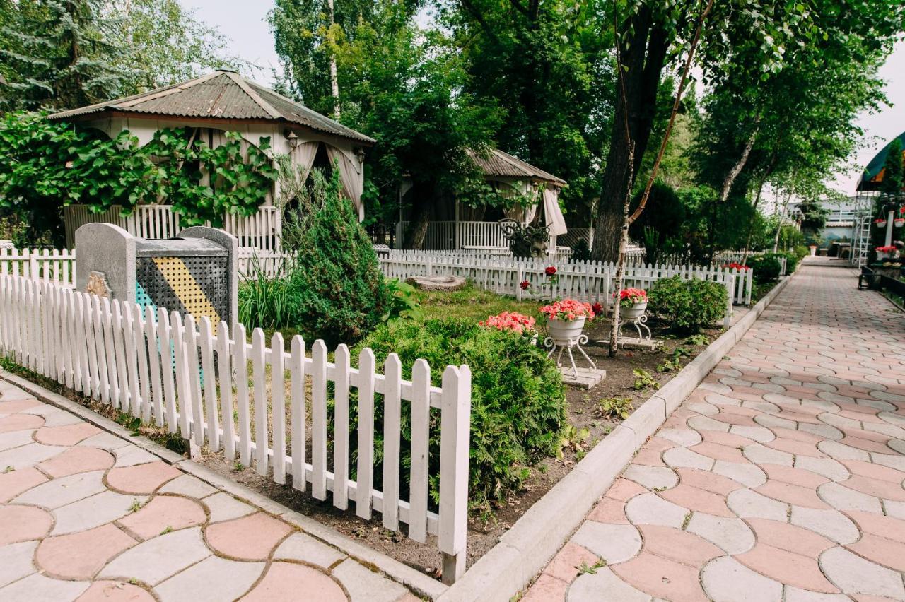 חארקיב Urartu Hotel מראה חיצוני תמונה